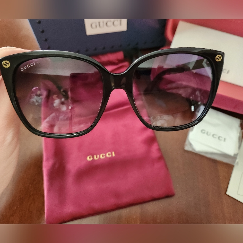 GUCCI Black Sunglasses